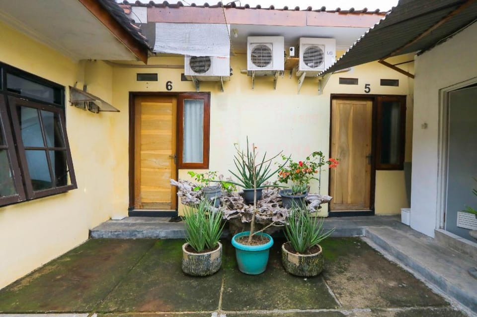 SPOT ON 2497 Pesona Guest House Hotel in East Java