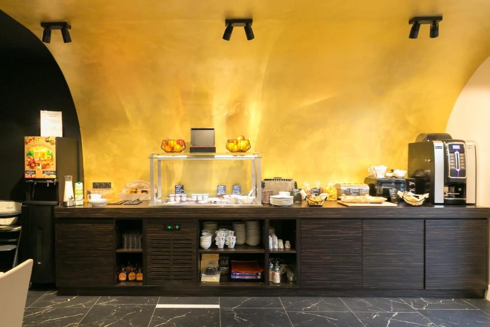 Best Western Hotel Journel Saint-Laurent-du-Var Hotel in Nice