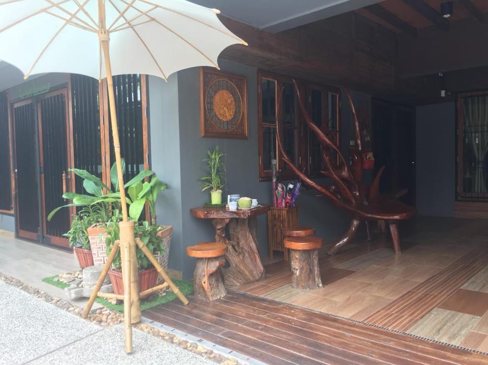 Na Siri Lake View Hotel in Bangkok