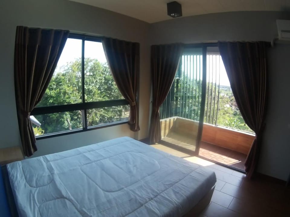 Na Siri Lake View Hotel in Bangkok