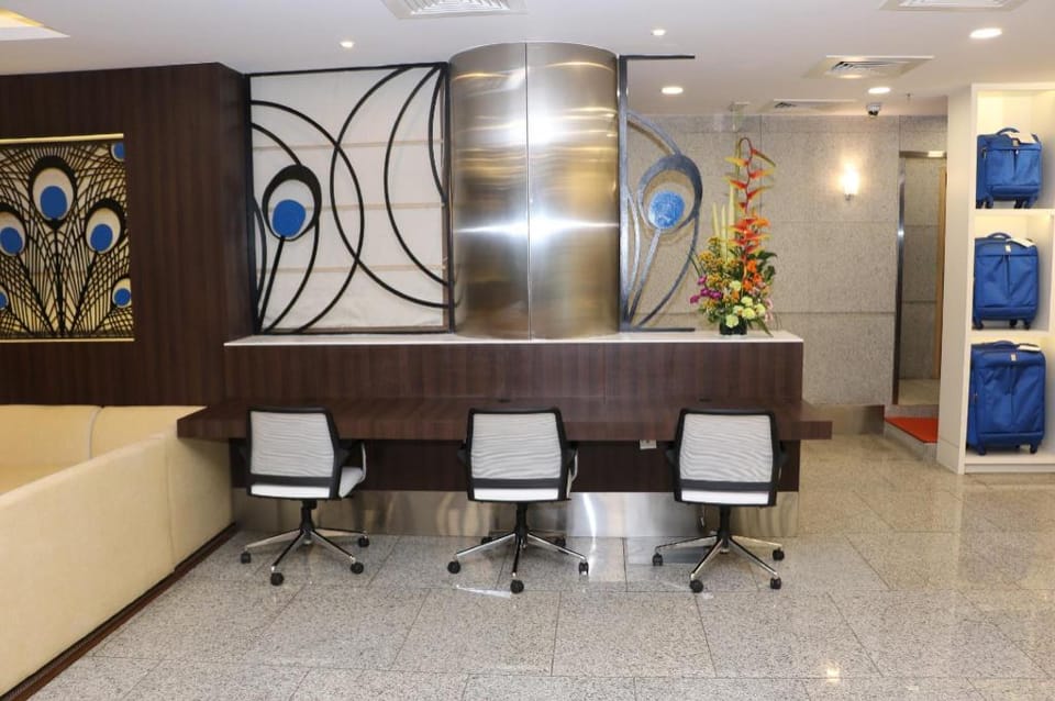 Aviserv Lounge Hotel in Mumbai