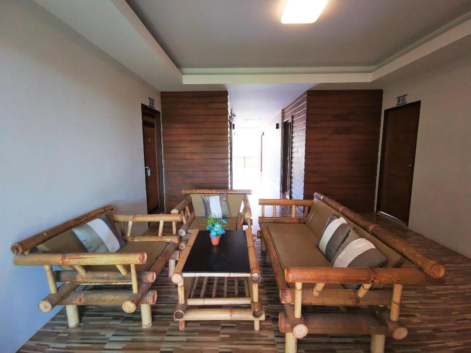 The Peace Tara House Bed and Breakfast in Sala Dan