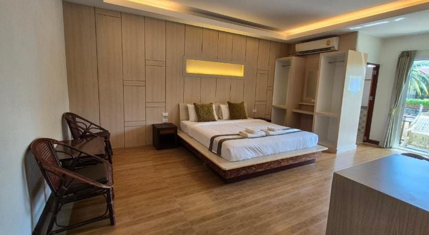 The Peace Tara House Bed and Breakfast in Sala Dan