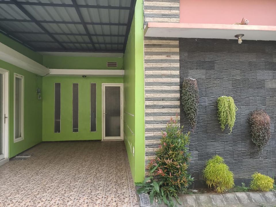 VILA FARABELA BATU 2 kamar Villa in Batu