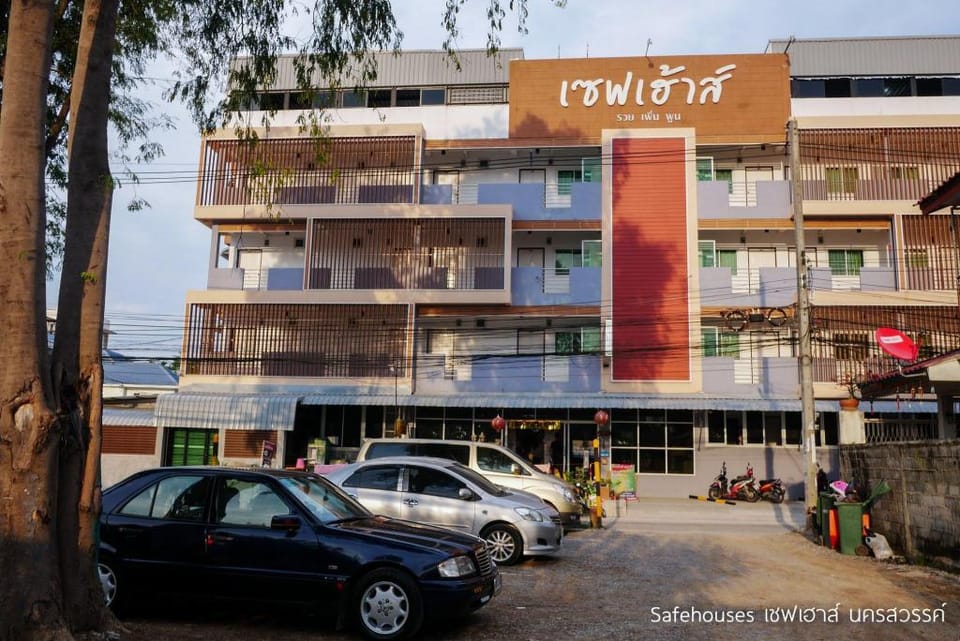 SafeHouses Nakhonsawan Apartment in Laos