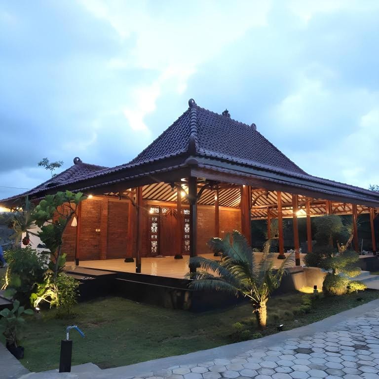 The Royal Joglo Bed and Breakfast in Special Region of Yogyakarta