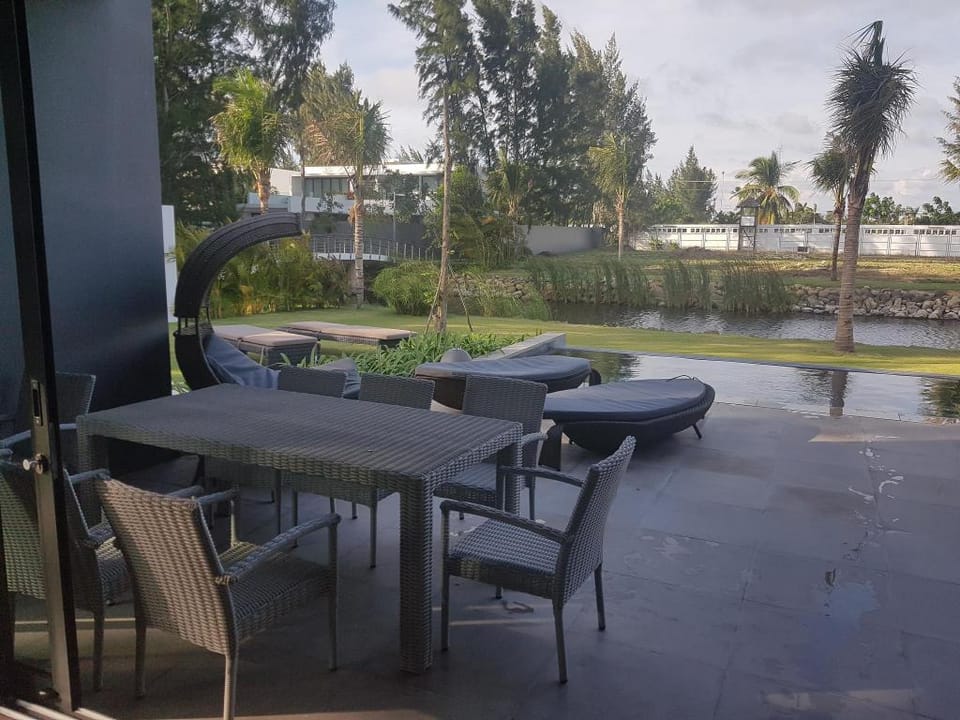 Entire 3-bed Villa w/ own pool, Sanctuary Resort Vacation rental in Ba Ria - Vung Tau