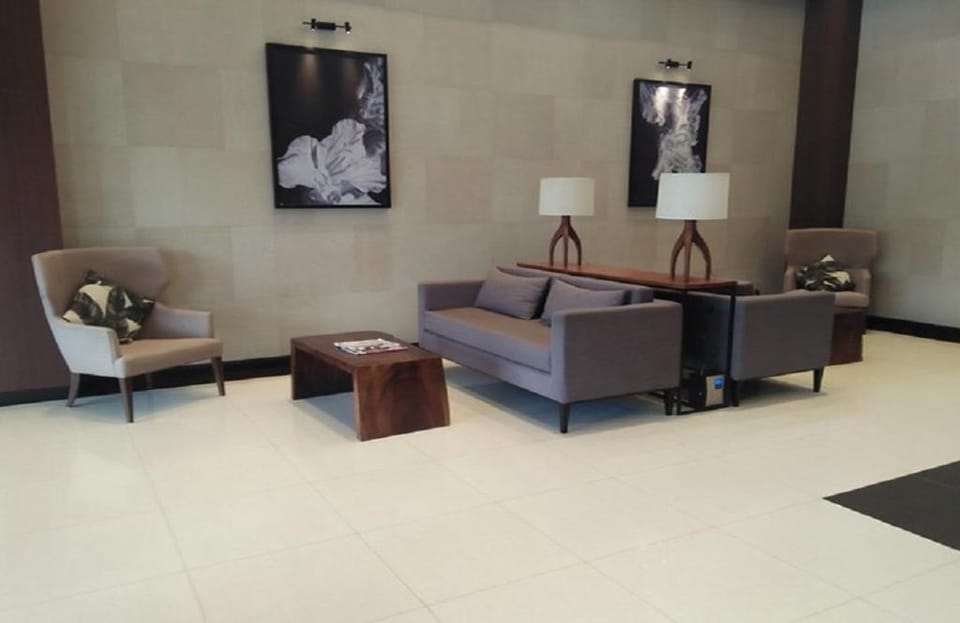 B Studio @ Ayala Serin +Free Parking near Rotunda Apartment in Tagaytay