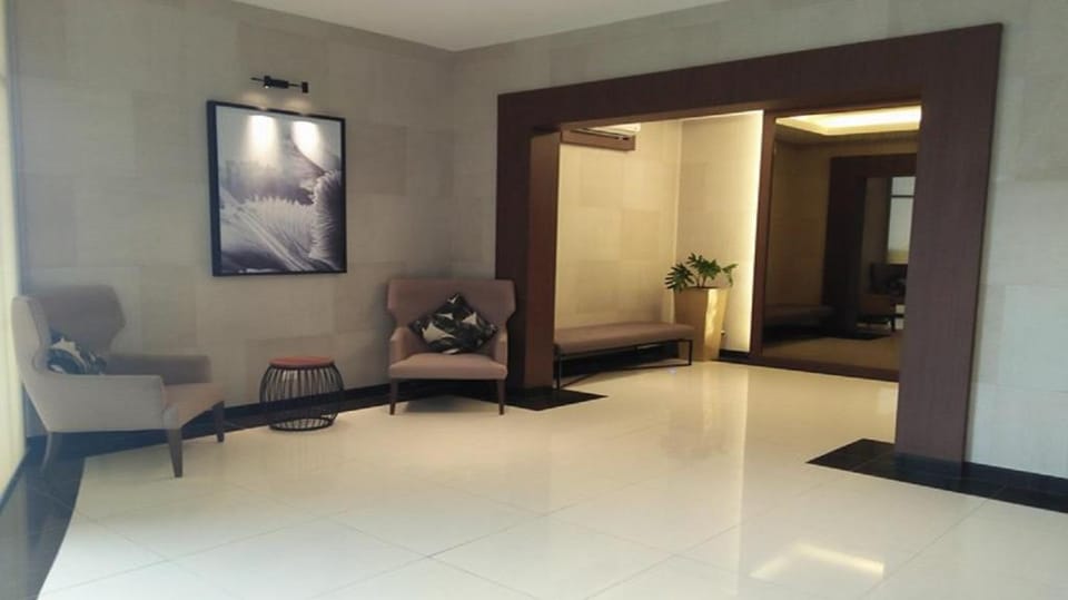 B Studio @ Ayala Serin +Free Parking near Rotunda Apartment in Tagaytay