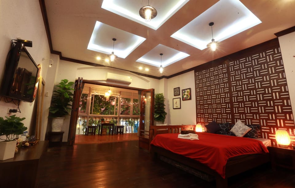 B-home/ Balcony Studio/ A minute to Hoan Kiem lake Apartment in Hanoi