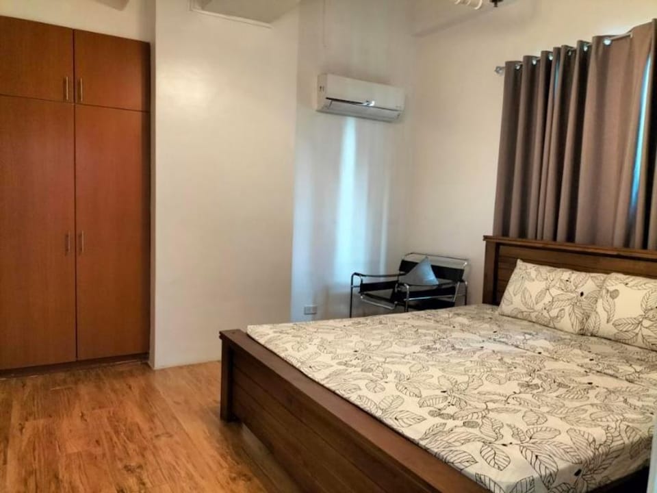 Amazing 2BR in Salcedo Makati 200Mbps/Netflix Apartment in Pasay