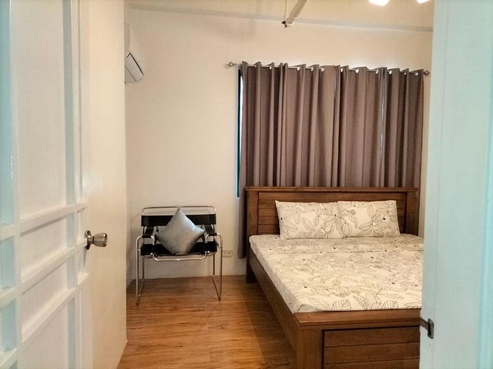 Amazing 2BR in Salcedo Makati 200Mbps/Netflix Apartment in Pasay