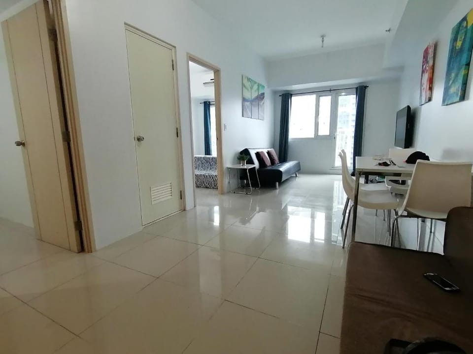 Spacious Two Bedroom in Jazz Makati WiFi 200Mbps Apartment in Makati