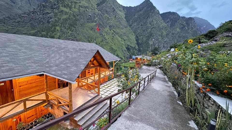 Blue Poppy premier Joshimath Hotel in Uttarakhand