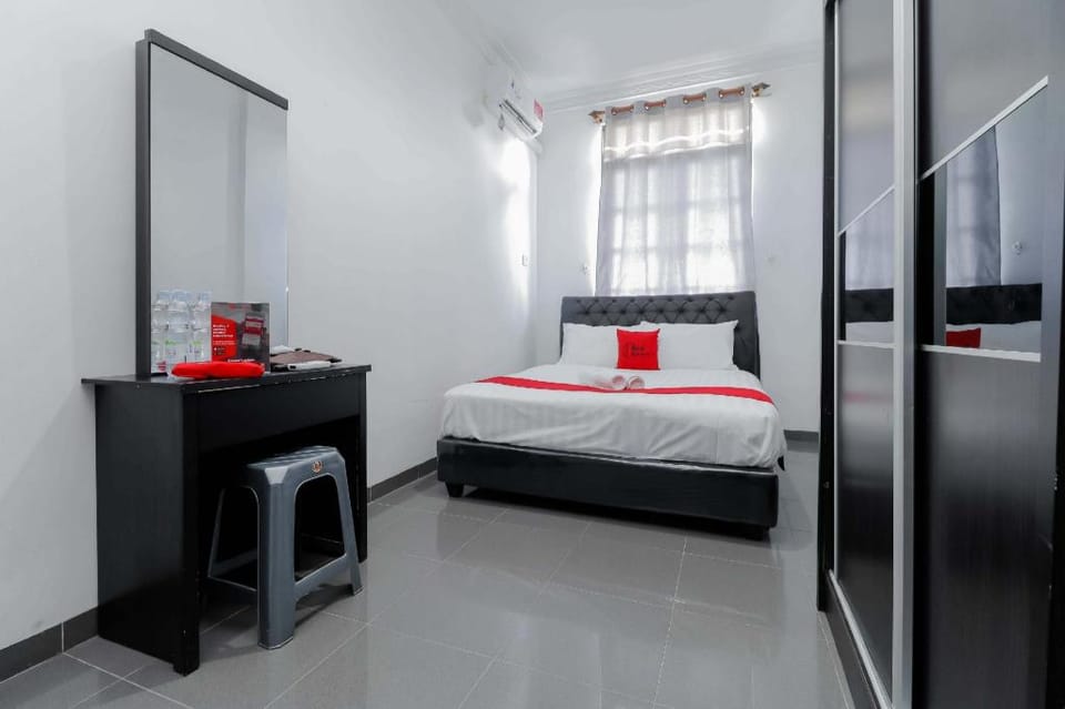 RedDoorz Plus near Batam City Square Hotel in Riau Islands, Indonesia