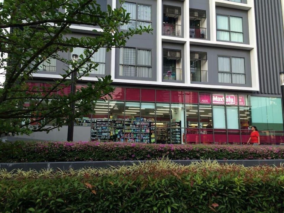 Airport Link+BTS Phayathai+Netflix+1 BR 38 SQM Apartment in Bangkok