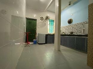 RAISHA HOMESTAY( 3 BEDROOMS FULLY AIRCOND) + Unifi Vacation rental in Perak Tengah District