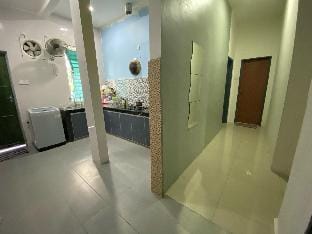 RAISHA HOMESTAY( 3 BEDROOMS FULLY AIRCOND) + Unifi Vacation rental in Perak Tengah District
