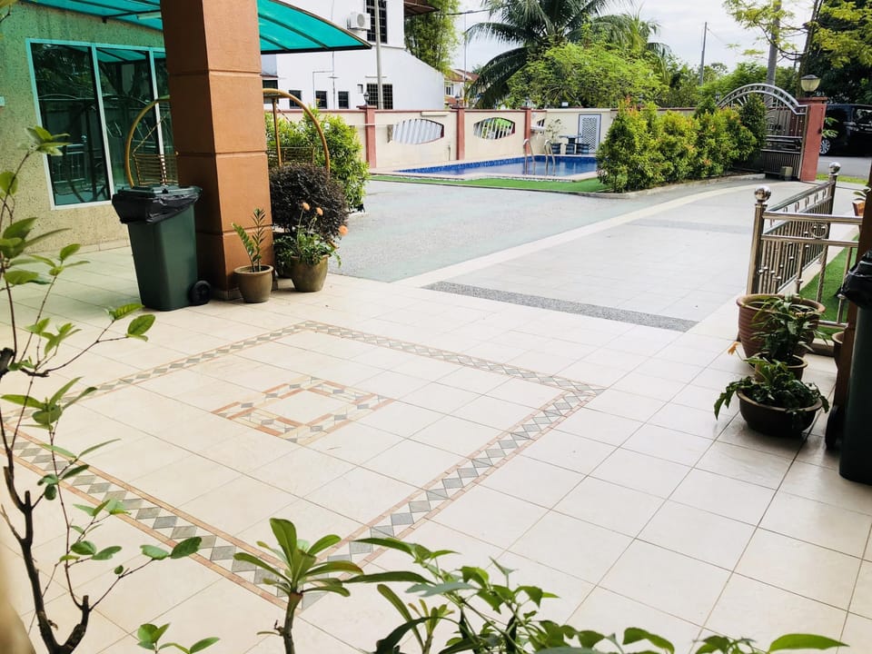 One 5 Residence Homestay Puchong 15rooms 38pax Vacation rental in Selangor, Malaysia