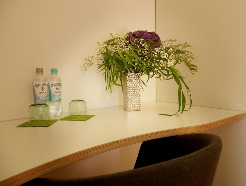 Trafohaus am Kaiserbahnhof Bed and Breakfast in Brühl