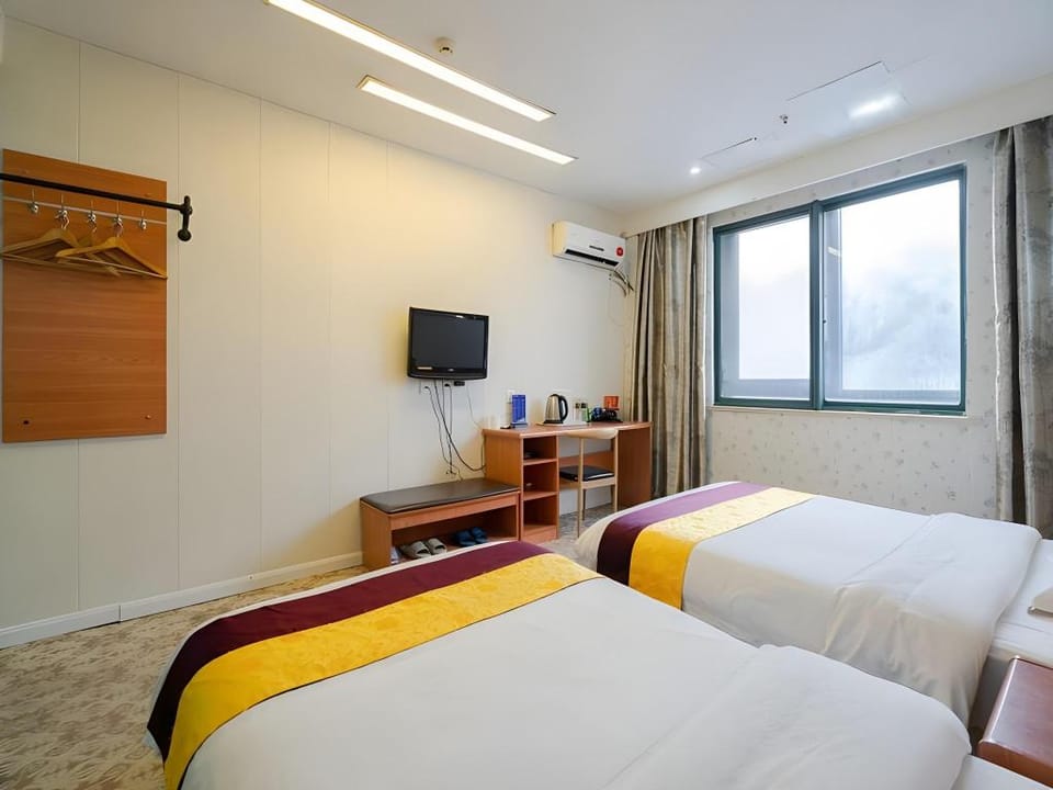 Thank Inn Plus Hotel Wuxi New District Taibo Avenue Hotel in Suzhou