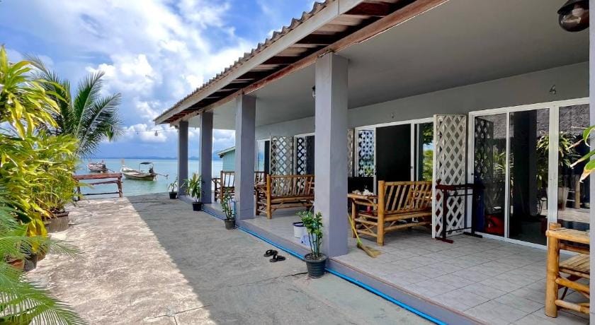 Kohmook Seaview bungalow Bed and Breakfast in Thailand