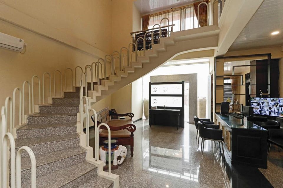 RedDoorz Plus near Halim Perdanakusuma 2 Bed and Breakfast in Jakarta