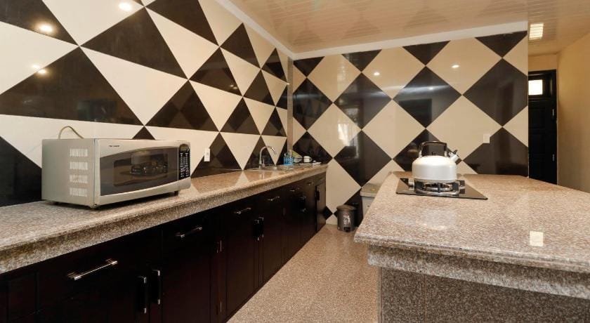 RedDoorz Plus near Halim Perdanakusuma 2 Bed and Breakfast in Jakarta