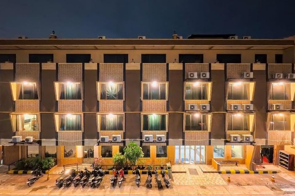 RedDoorz Plus near Soekarno Hatta Airport 2 Hotel in Jakarta