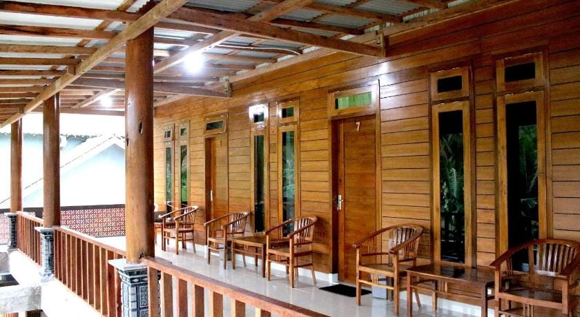 ARRYS (Watukarung Surf Camp) Bed and Breakfast in East Java