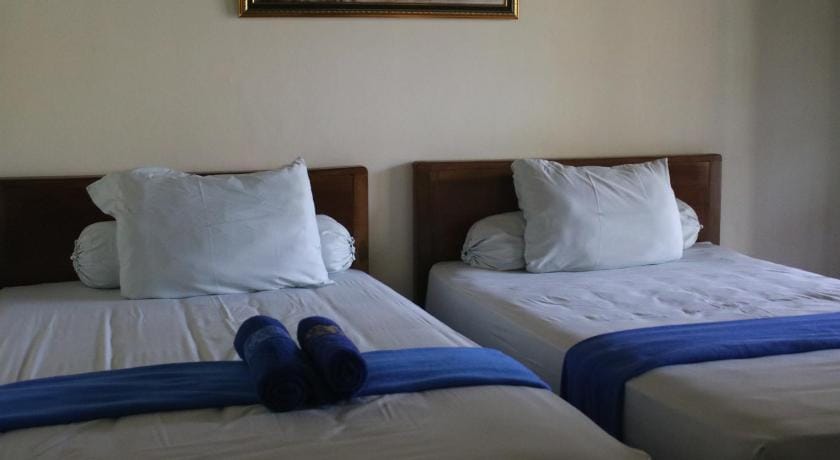 ARRYS (Watukarung Surf Camp) Bed and Breakfast in East Java
