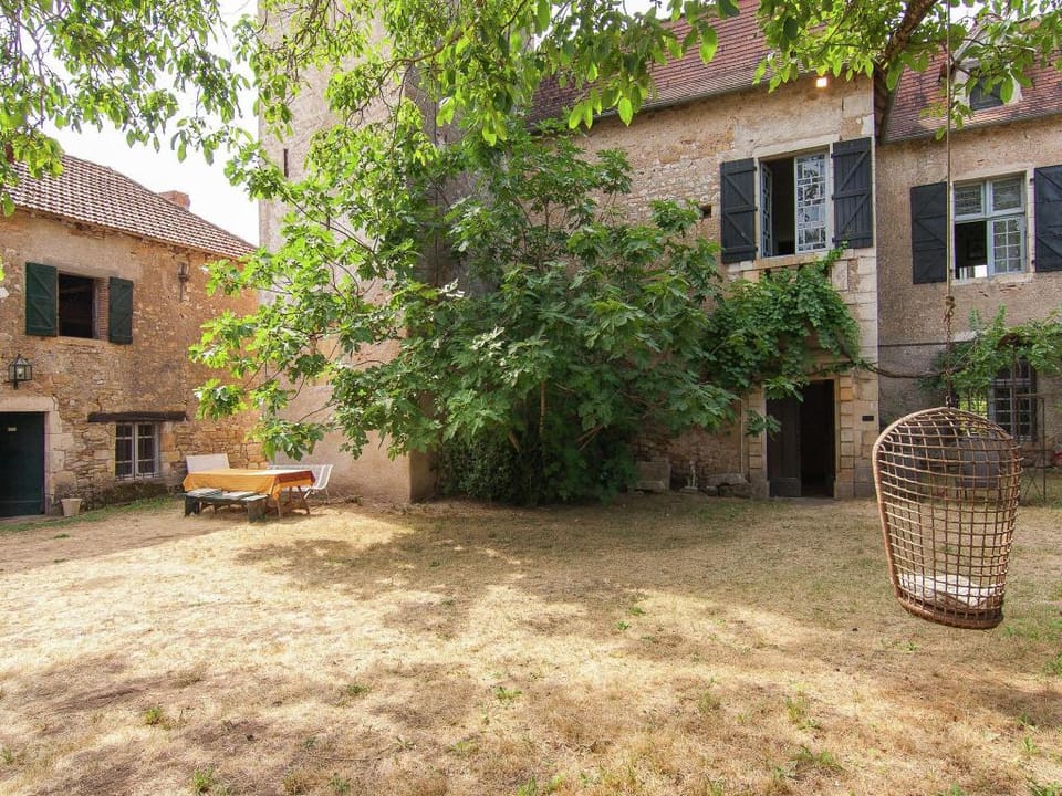Historic mansion by the River Lot in Cénevières Vacation rental in Occitanie