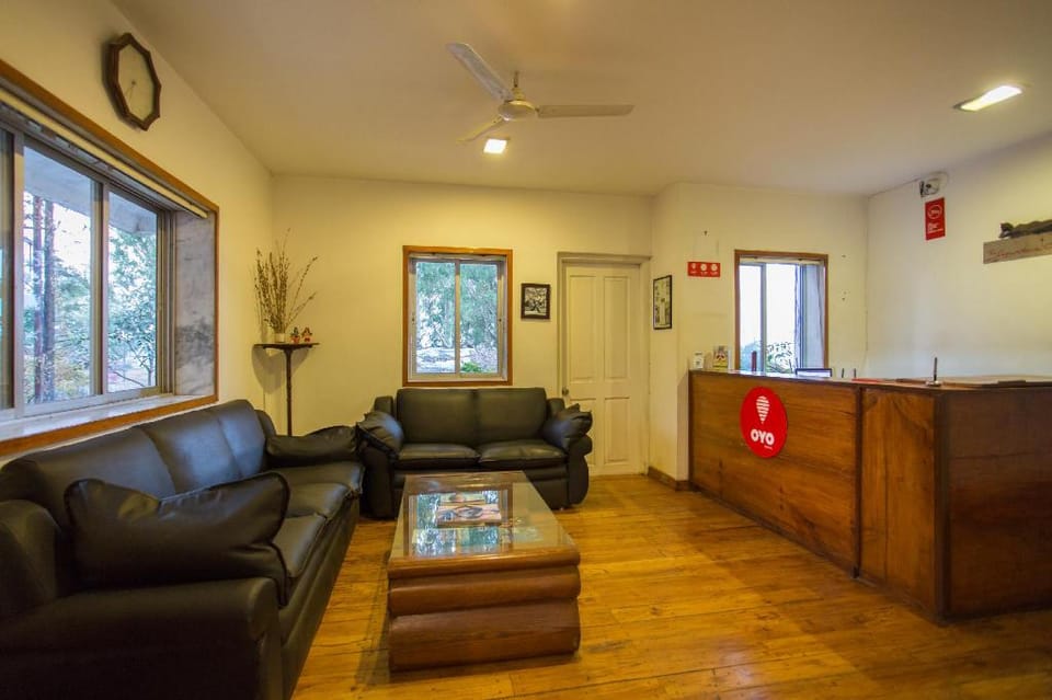 Hotel Signature Crest Near St Joseph's Catholic Church, Panchgani Hotel in Maharashtra
