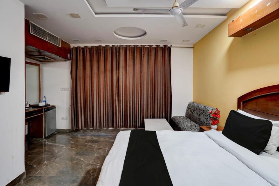 Townhouse DSR Classic Hotel in Noida