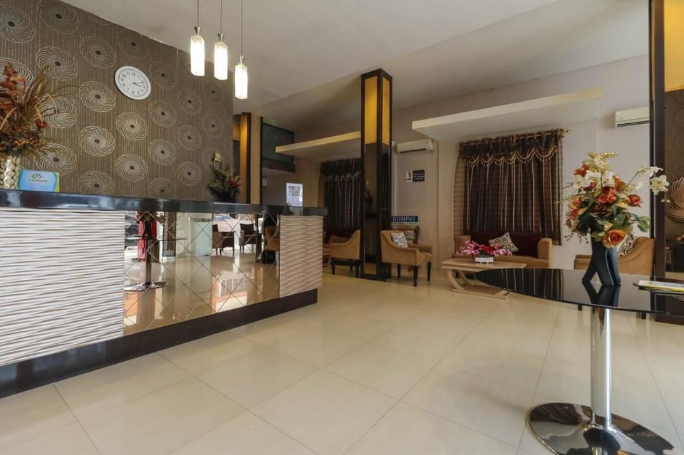 RedDoorz Plus @ Grand Populer Hotel Makassar Hotel in Indonesia