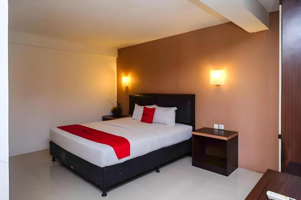 RedDoorz Plus @ Grand Populer Hotel Makassar Hotel in Indonesia