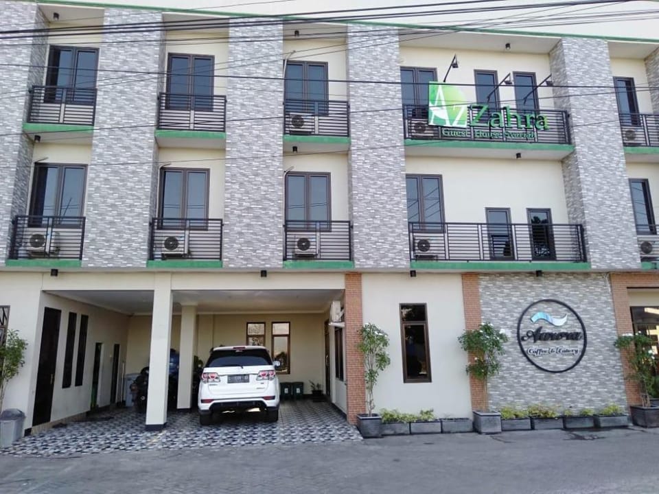 Azzahra Guest House Syariah near Juanda Bed and Breakfast in East Java