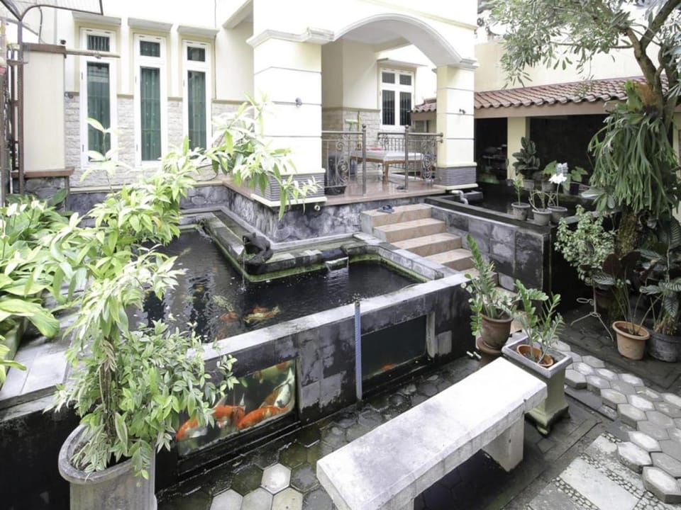 RedDoorz Plus near STIE YKPN Bed and Breakfast in Special Region of Yogyakarta