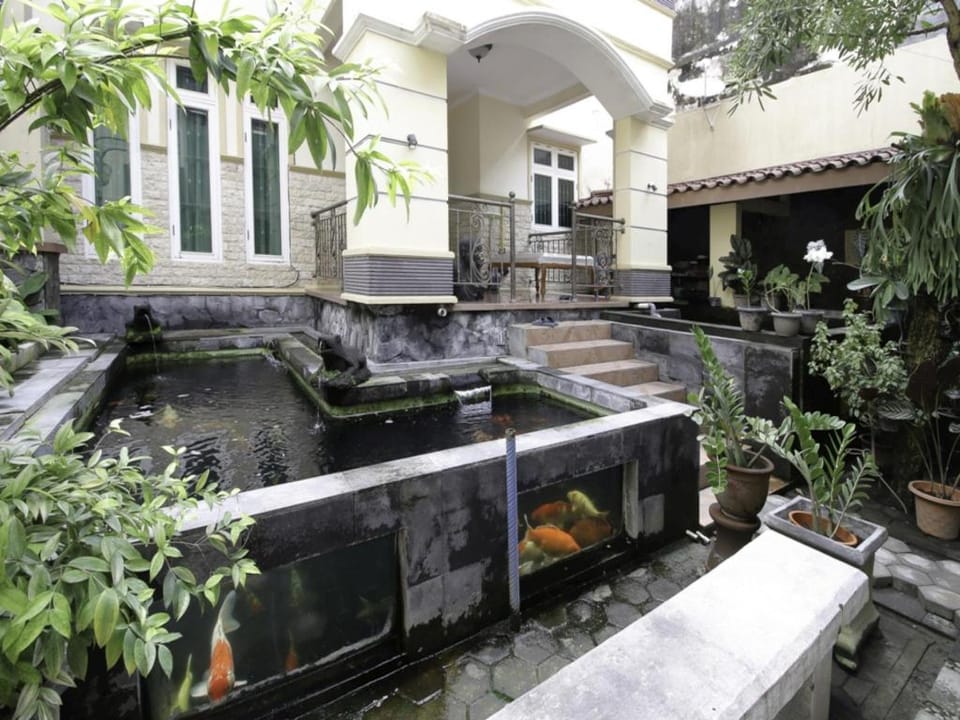 RedDoorz Plus near STIE YKPN Bed and Breakfast in Special Region of Yogyakarta