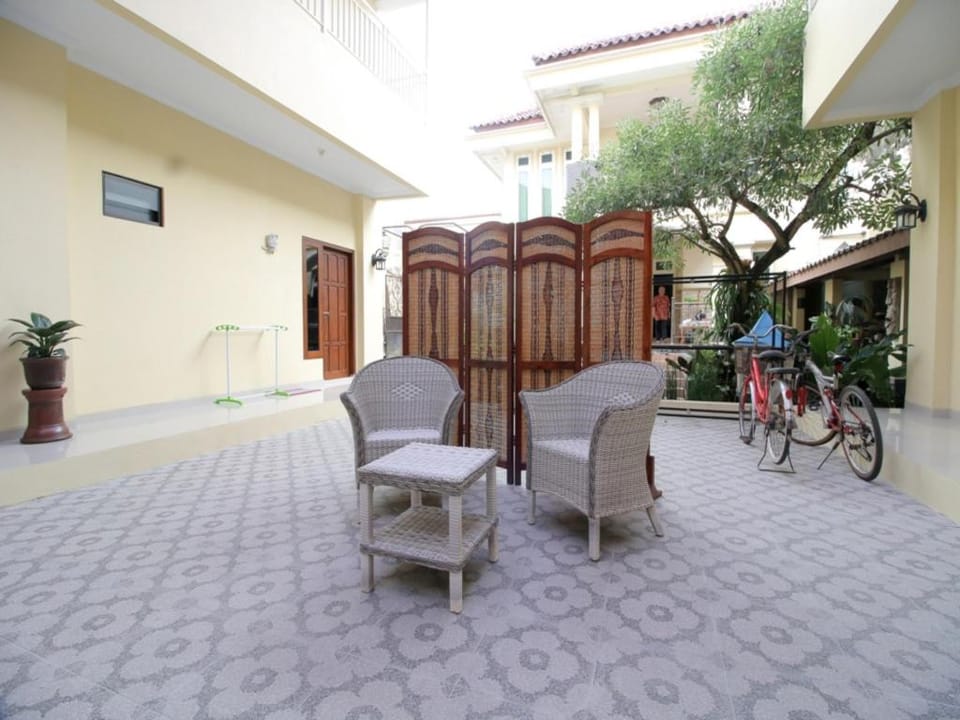 RedDoorz Plus near STIE YKPN Bed and Breakfast in Special Region of Yogyakarta