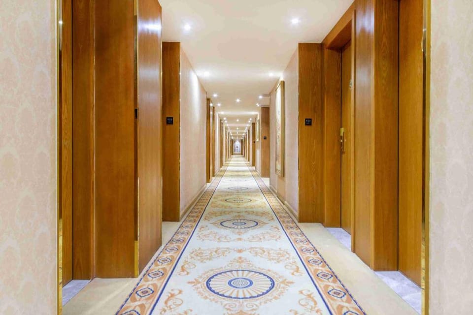 Vienna Hotel Shenzhen Bantian Huawei Tian'an Yungu Hotel in Shenzhen