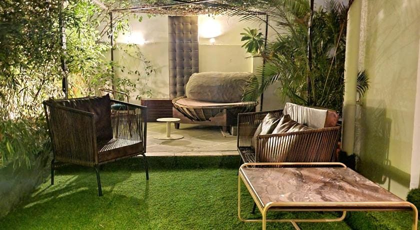 GIOVANNI SUITES Bed and Breakfast in India