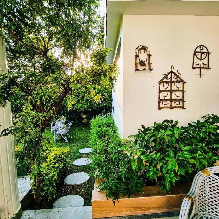 GIOVANNI SUITES Bed and Breakfast in India