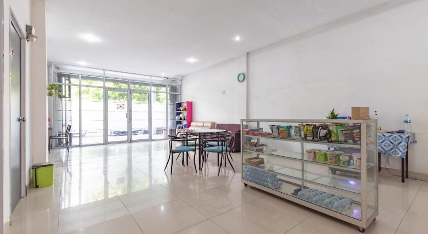 RedDoorz Plus near Kepri Mall Hotel in Riau Islands, Indonesia