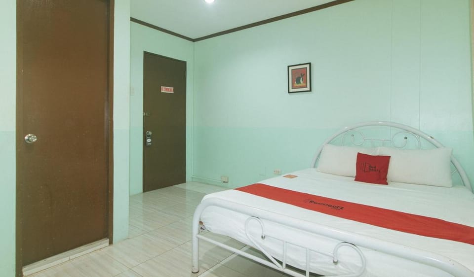 RedDoorz at Maanyag Pension House Mandaue Hotel in Lapu-Lapu City