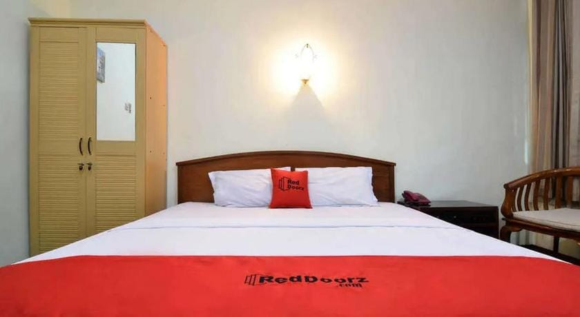 RedDoorz Plus @ Laweyan Bed and Breakfast in Special Region of Yogyakarta