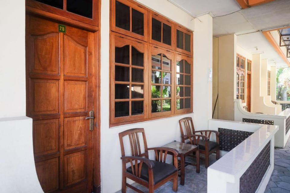 RedDoorz Plus @ Laweyan Bed and Breakfast in Special Region of Yogyakarta