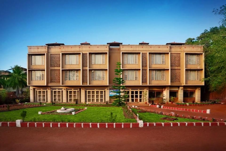 Kohinoor Highway Resort Hotel in Maharashtra