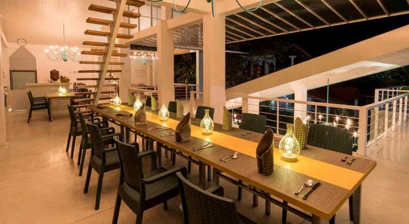 18 Faces with free drop off to Galle Fort by TukTuk Bed and Breakfast in Galle