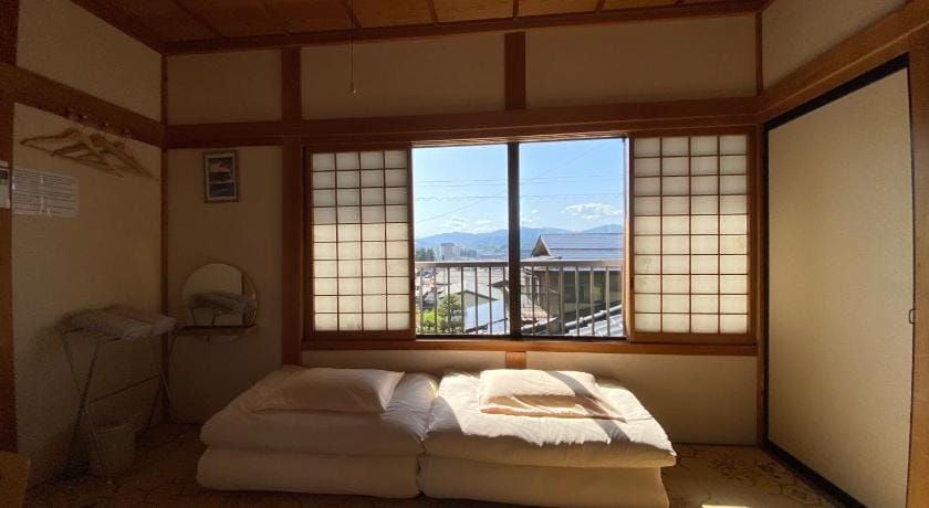 Guesthouse Takayama Hanzansha Bed and Breakfast in Takayama